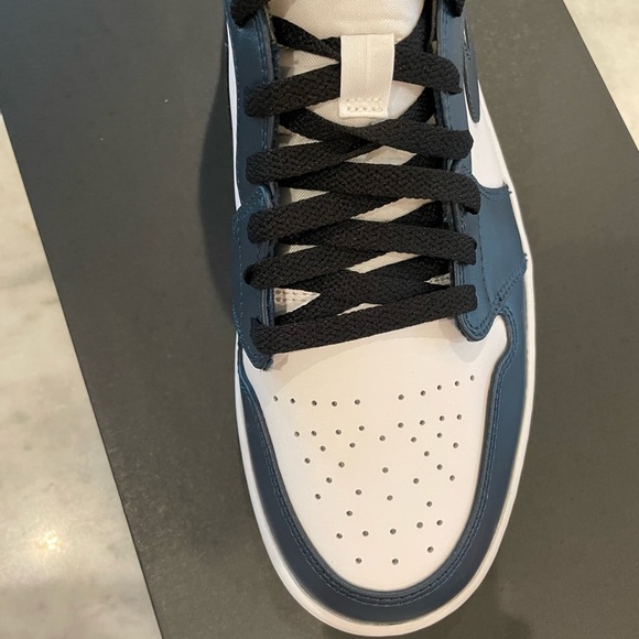 Air Jordan 1 Mid • Armory Navy / White-Black - Picture 5 of 8